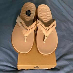NWT  Sperry Waveside Plush Thong Sandal Pink SZ 9
